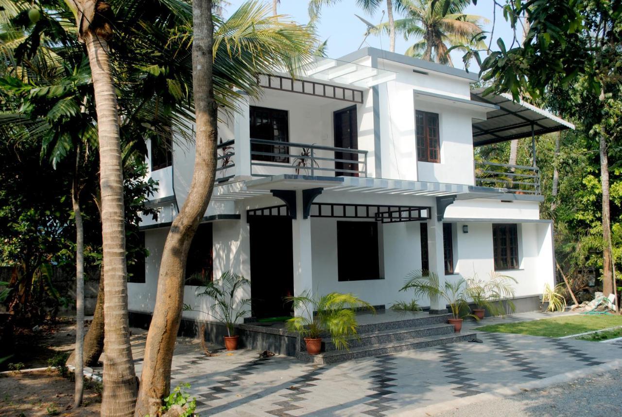 Nice Villa Irimbranallur 外观 照片