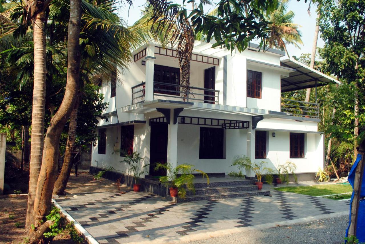 Nice Villa Irimbranallur 外观 照片